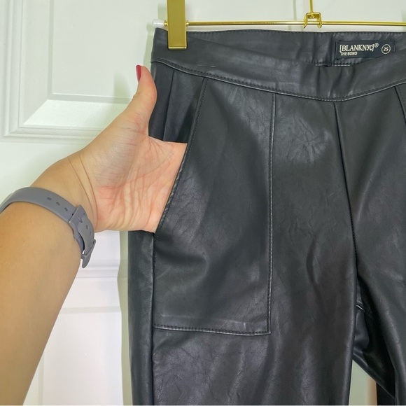 BLANK NYC The Bond Skinny Moto Pants in Carbon Vegan Leather Women’s Size 25 - Picture 10 of 13